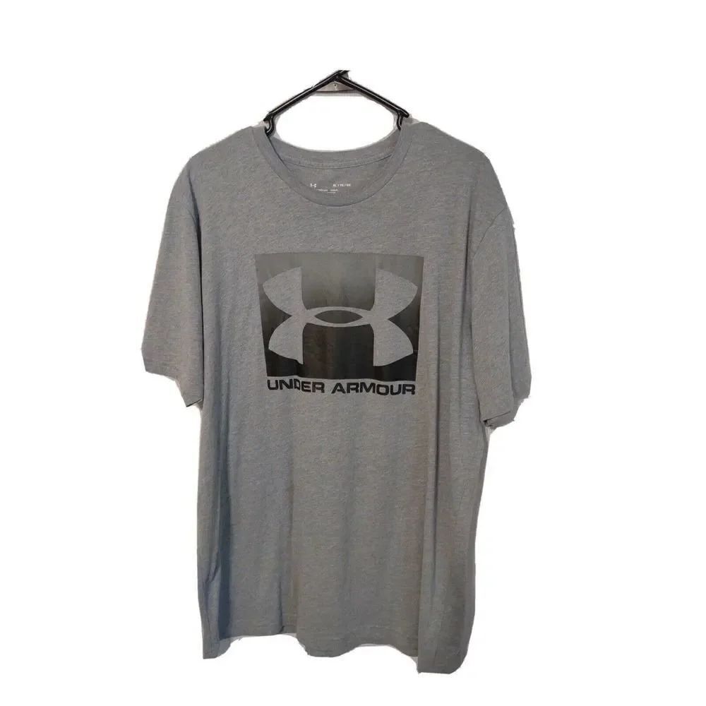 Under Armour Gray Extra Large T Shirt with Large Black Logo HeatGear Loose Fit